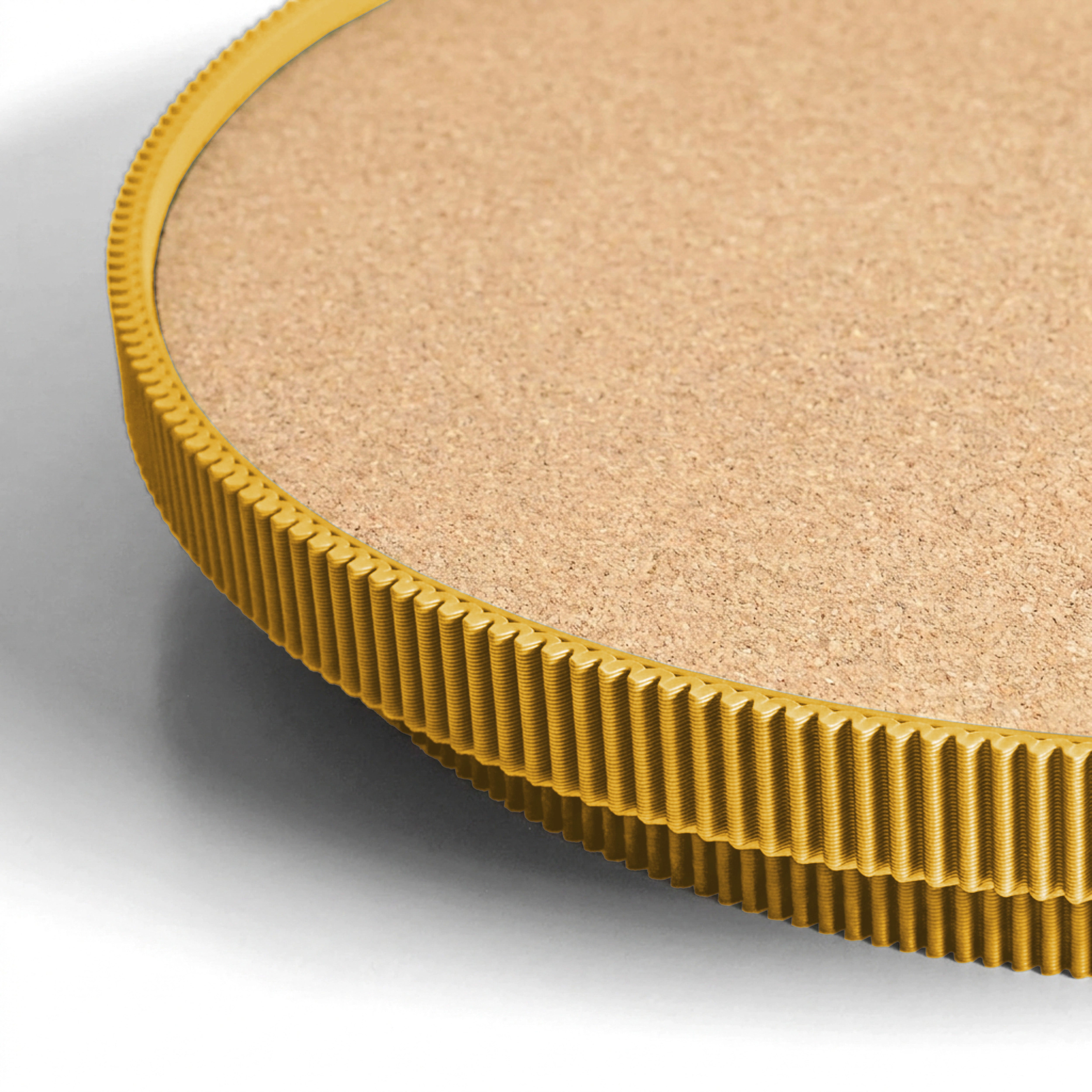 Detail der Korkoberfläche und des gerippten Rands vom runden Deko-Tablett aus dem 3D Druck #farbe_senfgelb