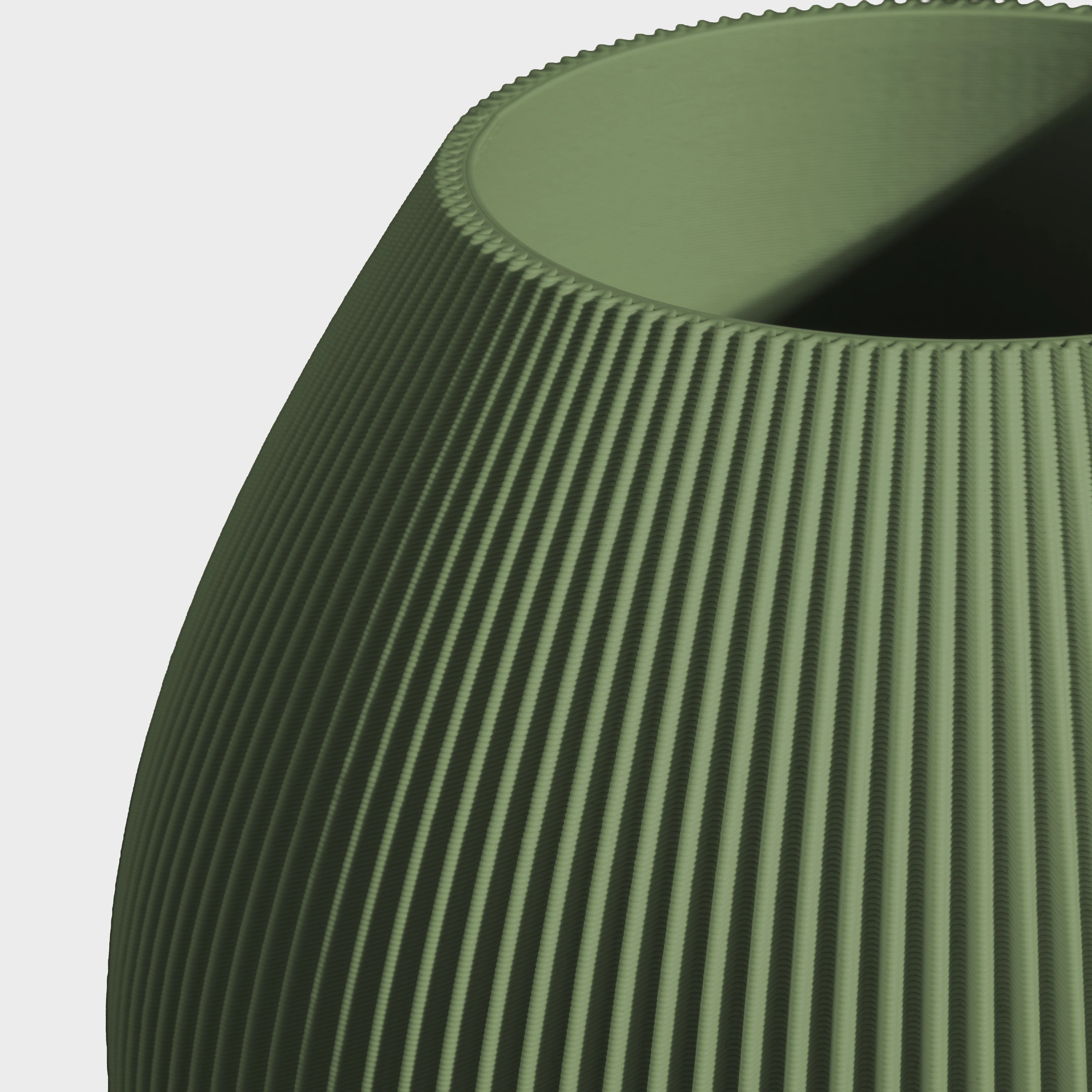 bauchige Vase RUND mit feiner Rillenstruktur in Nahaufnahme #farbe_olivgrün