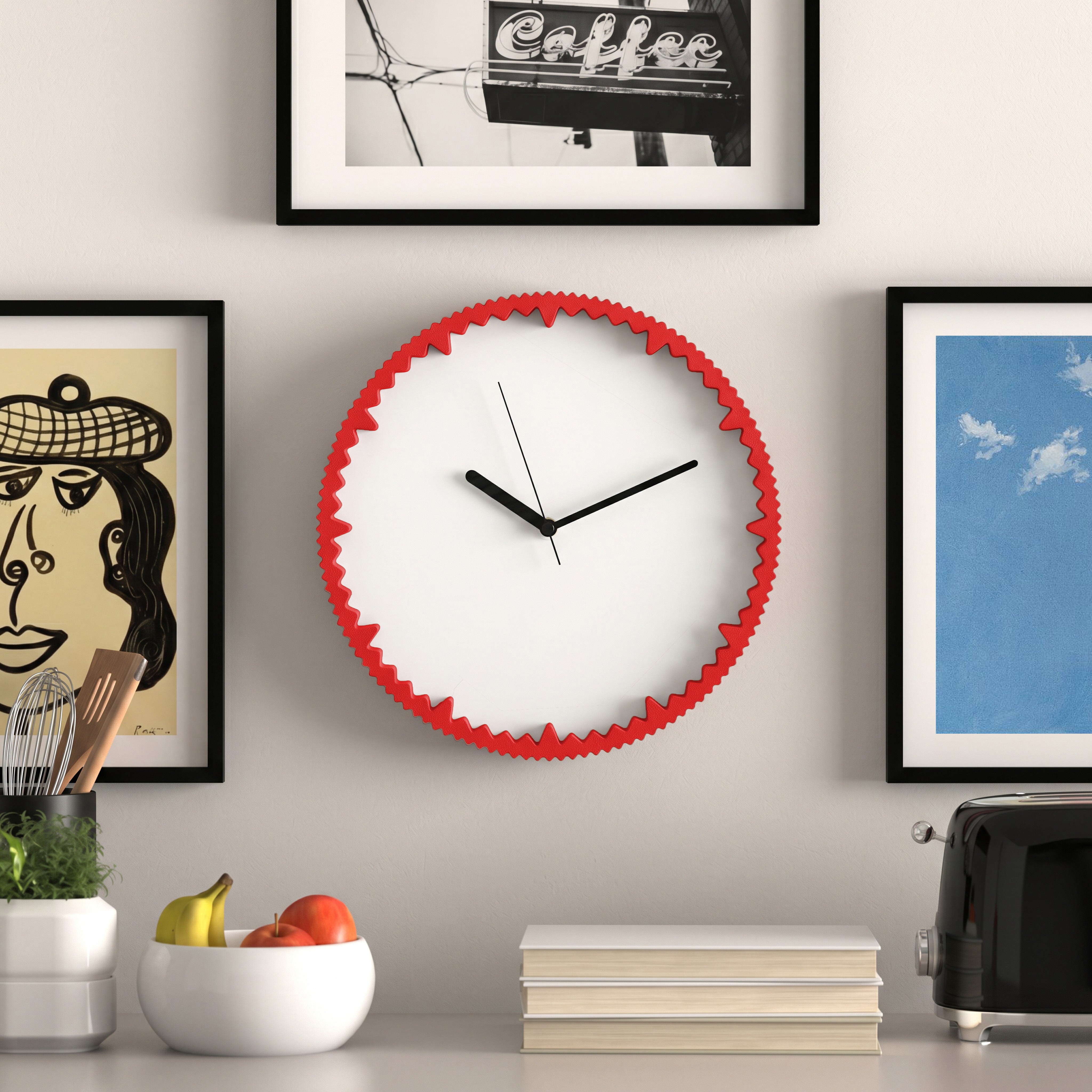 Moderne rote Wanduhr mit gezacktem Rand aus dem 3D Druck an Küchenwand mit Bilderrahmen #farbe_rot