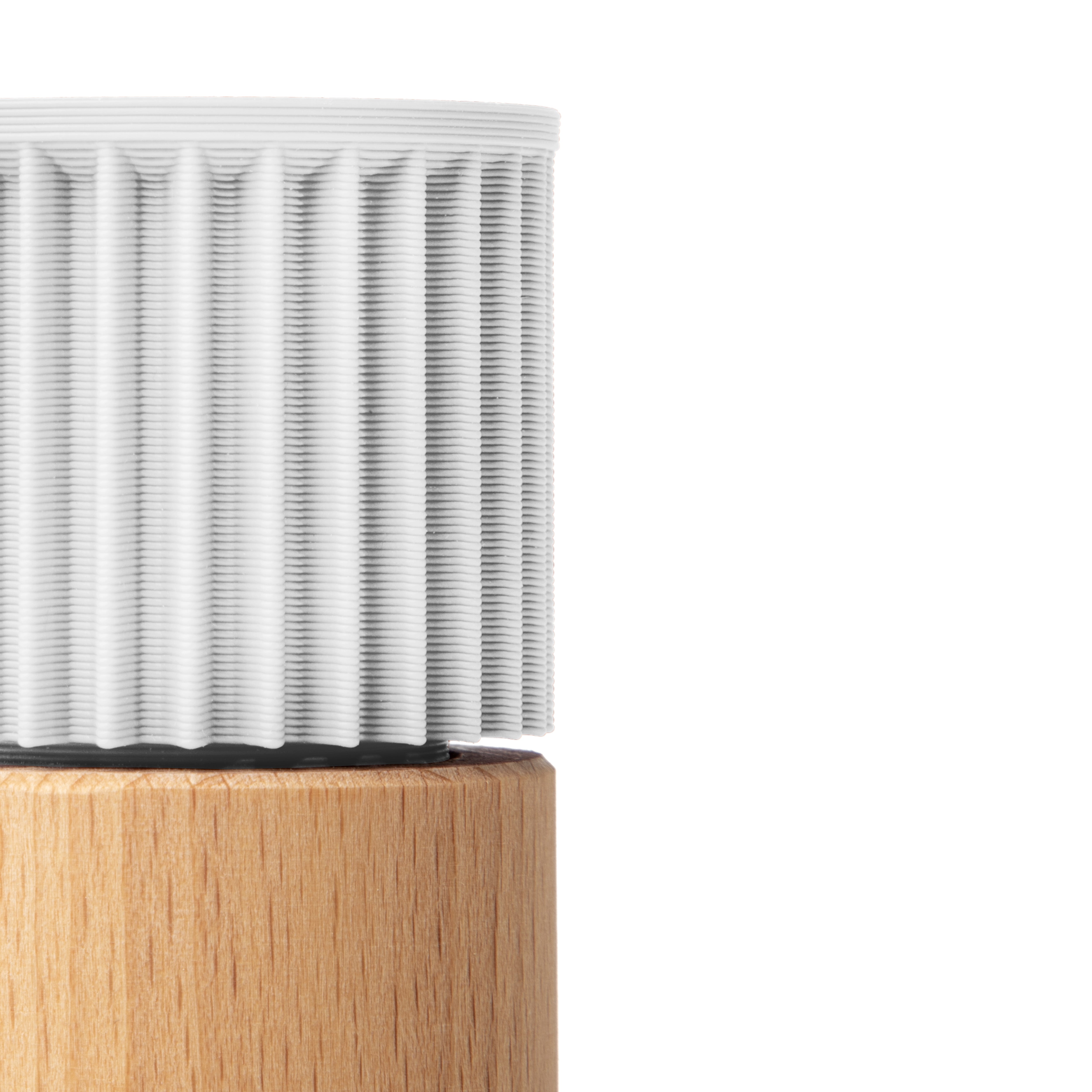 Detail der gerippten weißer Kappe und des Buchenholz-Korpus der Gewürzmühle Prise #farbe_weiß