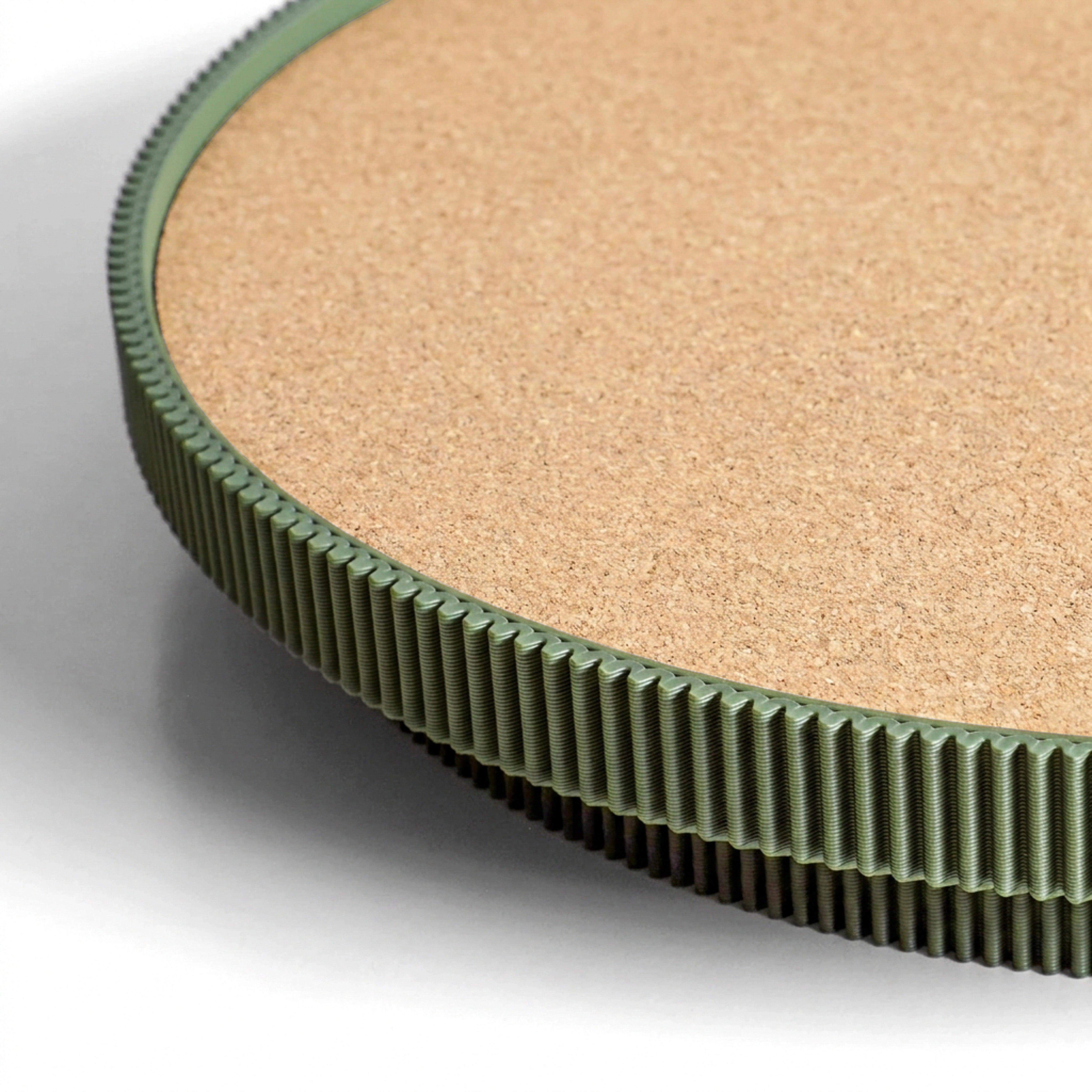 Detail der Korkoberfläche und des gerippten Rands vom runden Deko-Tablett aus dem 3D Druck #farbe_olivgrün