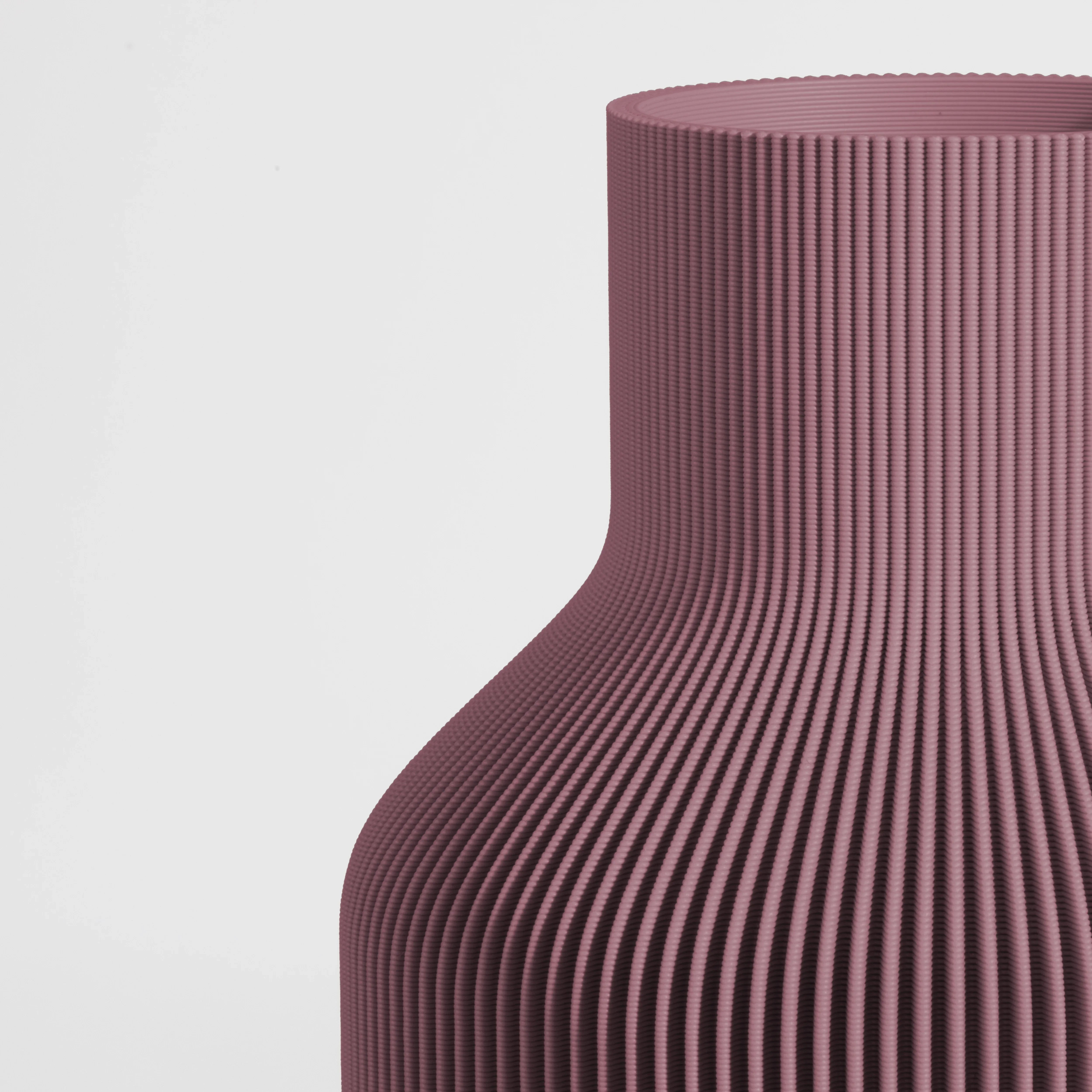 Vase FLASCHE aus 3D Druck mit feiner Rillenstruktur in Nahaufnahme #farbe_aschlila