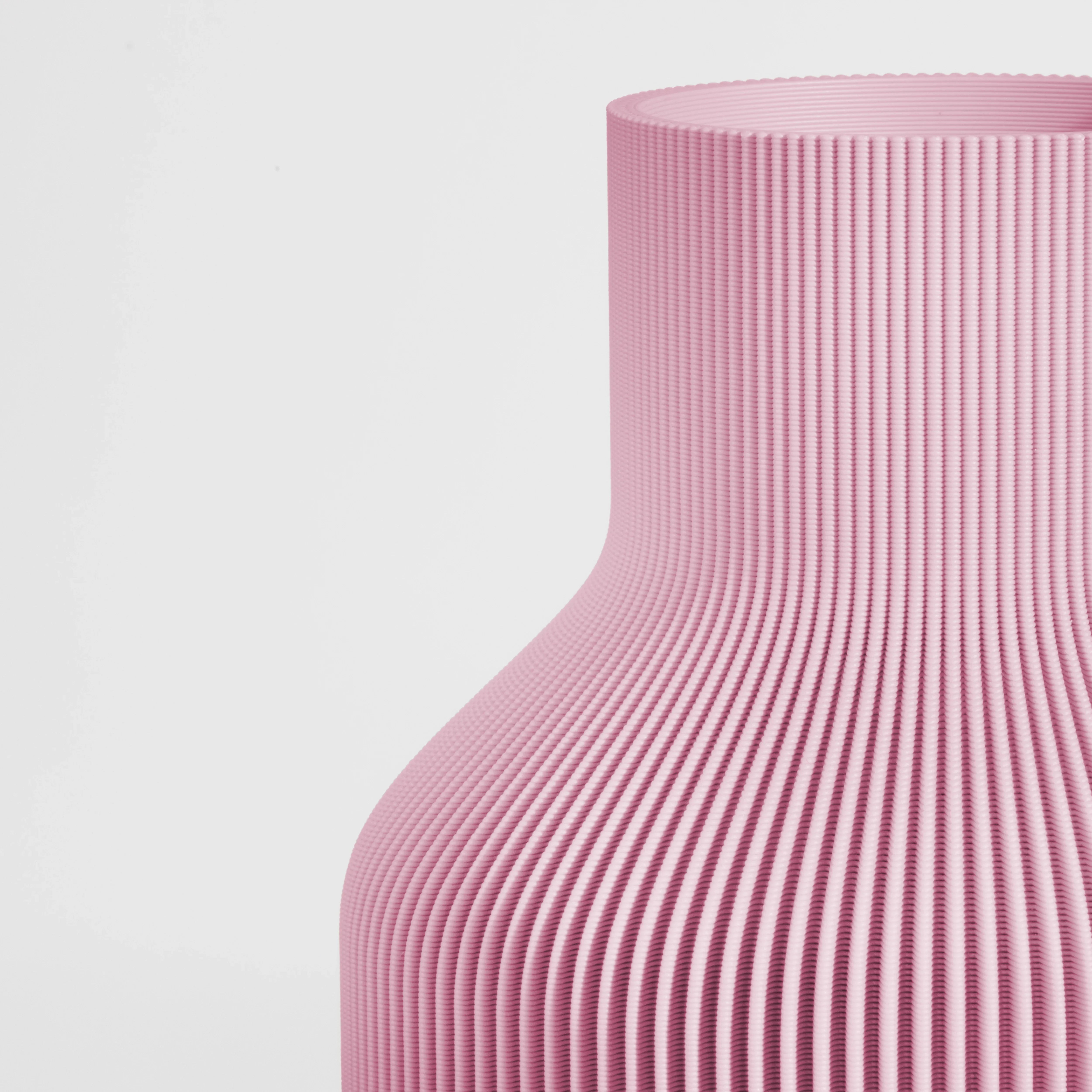 Vase FLASCHE aus 3D Druck mit feiner Rillenstruktur in Nahaufnahme #farbe_pastellpink