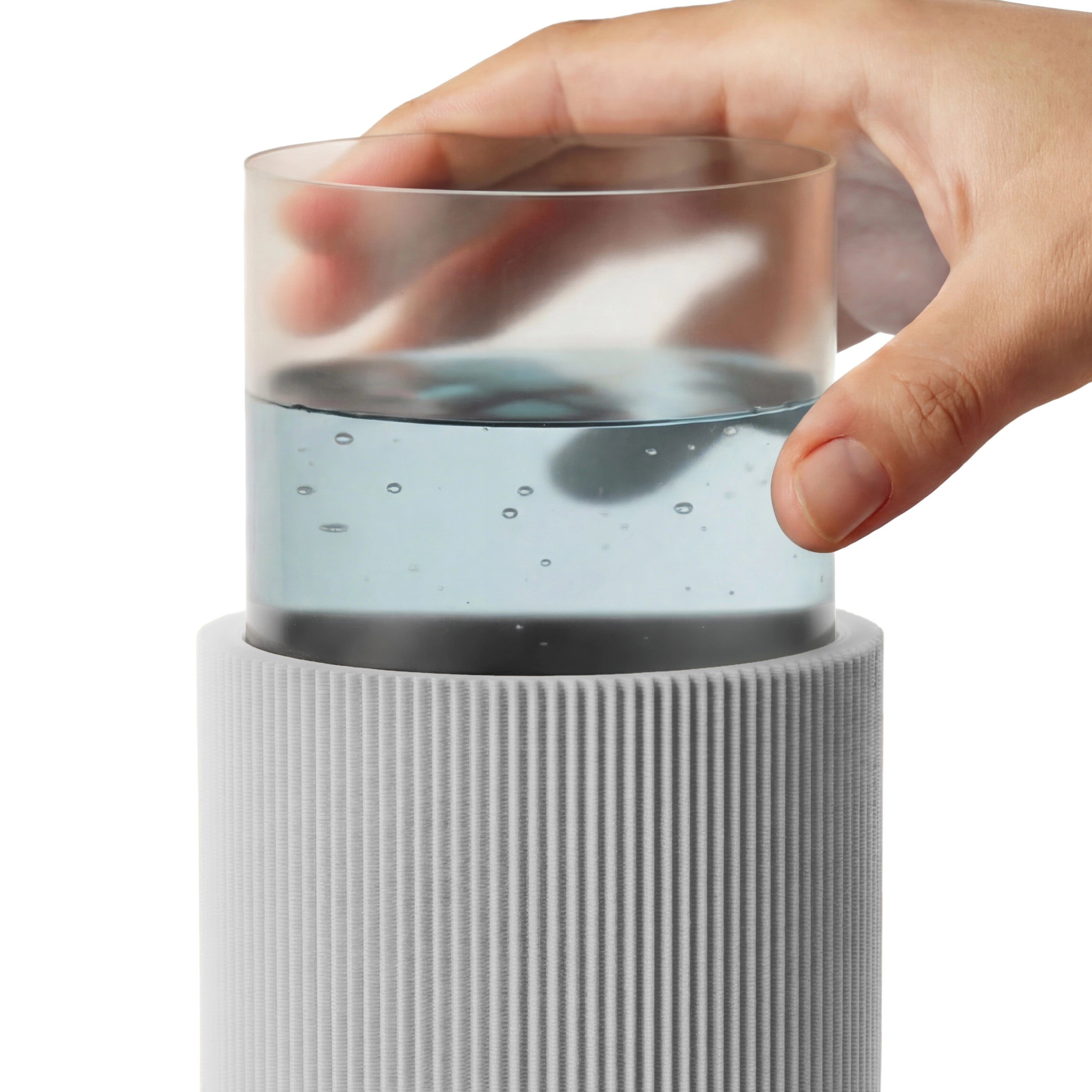 Graue Desigernvase aus dem 3D Druck mit Einsatz und gerippter Struktur