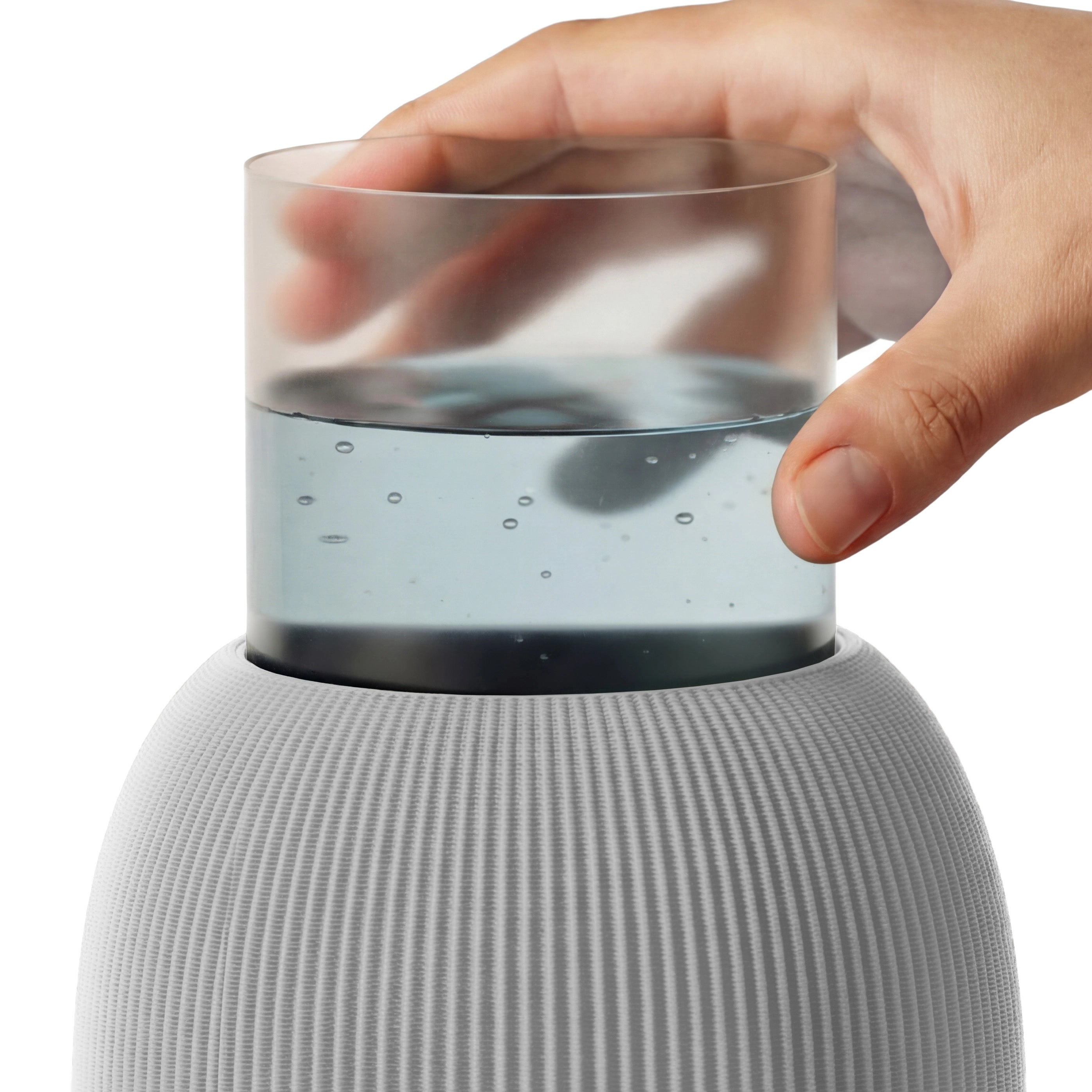 Graue Designvase aus dem 3D Druck mit Wasser-Einsatz und gerippter Struktur